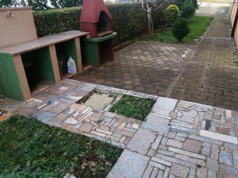 Novigrad, stan s vrtom na dobroj lokaciji!