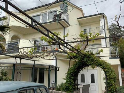 PRILIKA DRAMALJ KUĆA - 2.red do mora sa 5 apartmana 