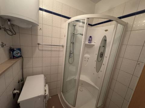 Obnovljen stan 400m od mora! 