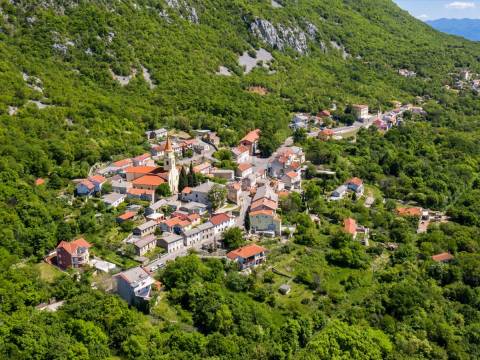 GRIŽANE - GRAĐEVINSKA PARCELA 350 m2