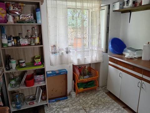 Samostojeća kuća za obnovu 150m od mora!