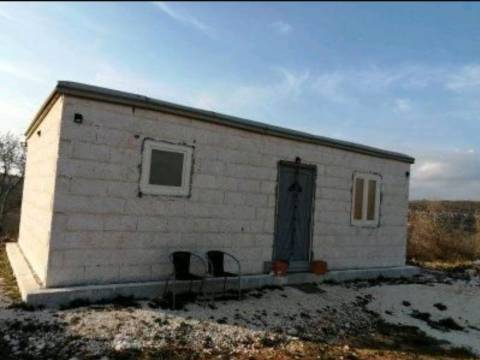 Istra - apsolutna prilika - 2 male kuće sa ukupno 21700 m2