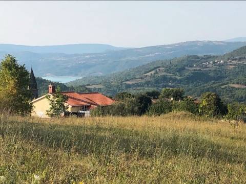 Pazin Jezero Butoniga - građevinsko zemljište na idealnoj i mirnoj  lokaciji