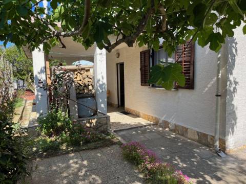 Vir, Haus mit 2 Apartments und Garage 450m zum Meer