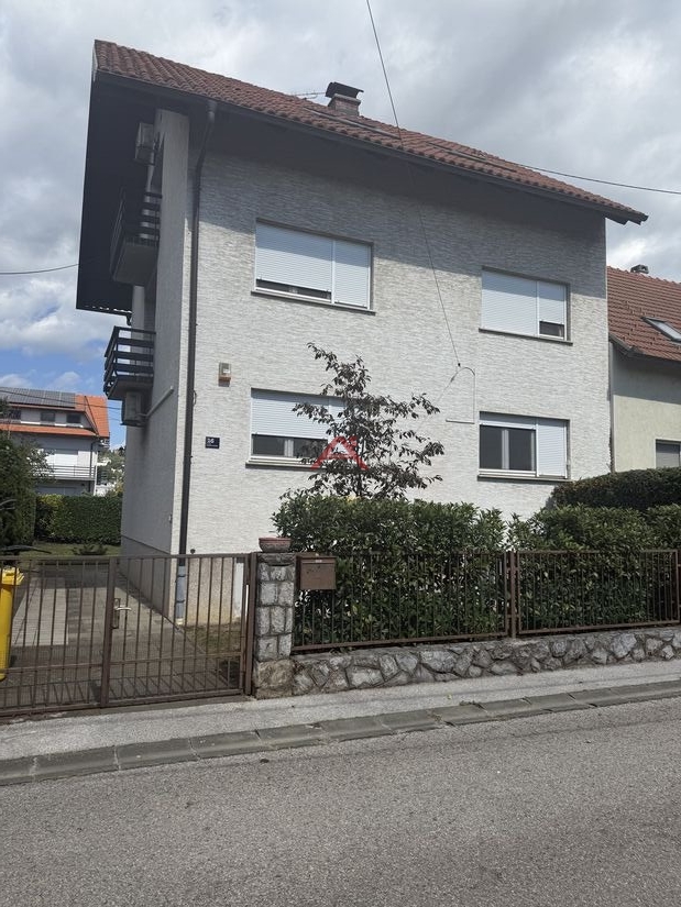 Zagreb, STENJEVEC, 8-sobna, za PREPORUKU