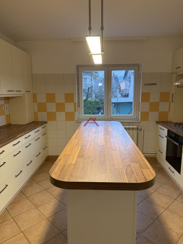 Zagreb, STENJEVEC, 8-sobna, za PREPORUKU