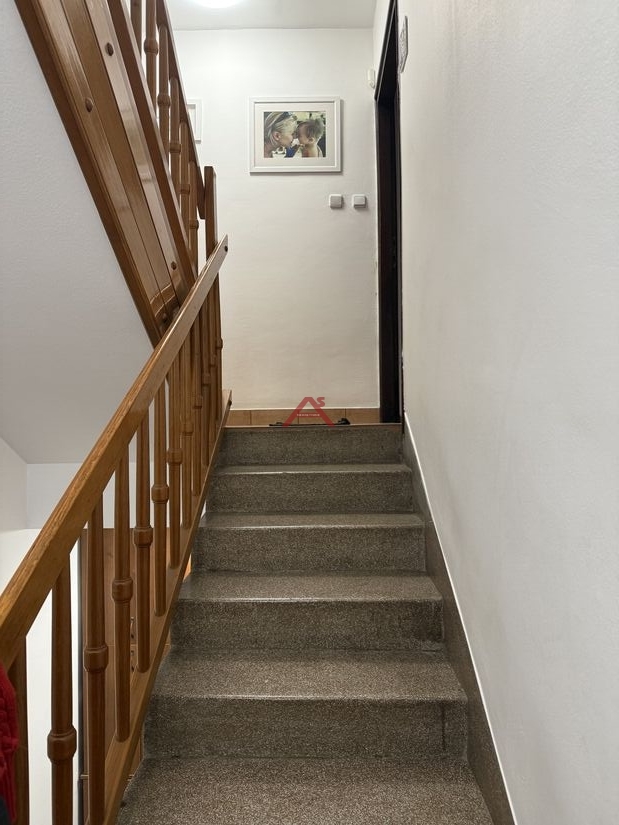 Zagreb, STENJEVEC, 8-sobna, za PREPORUKU