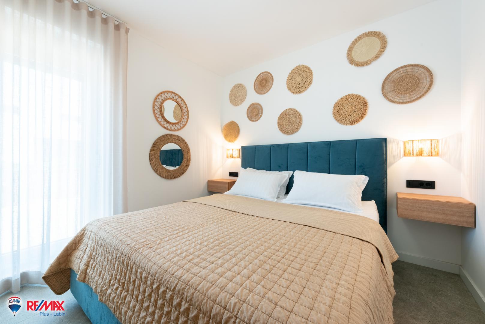 ISTRA, VABRIGA, STAN SA BAZENOM I POGLEDOM NA MORE