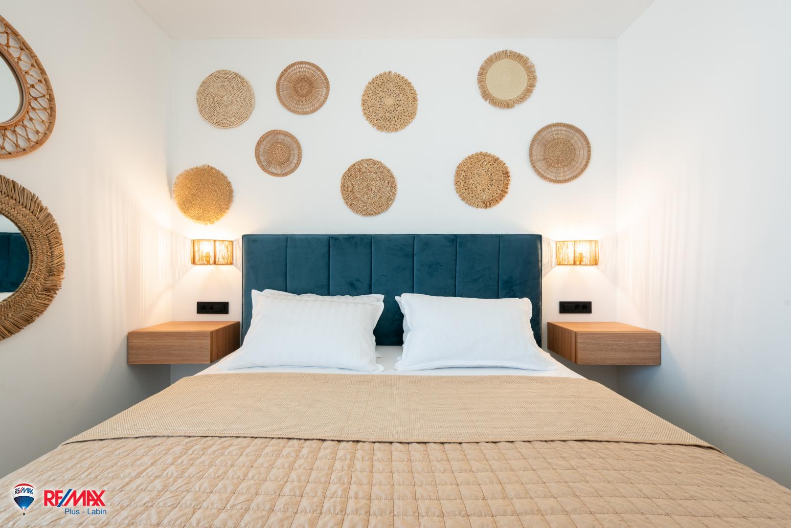 ISTRA, VABRIGA, STAN SA BAZENOM I POGLEDOM NA MORE