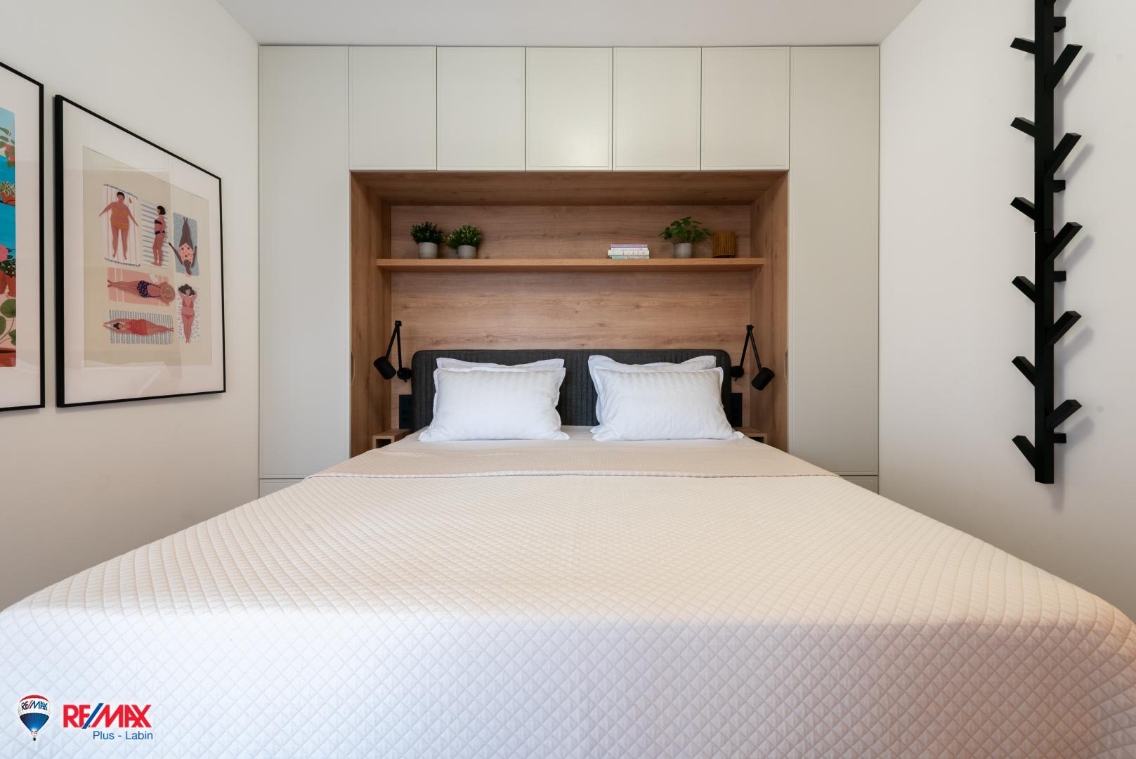 ISTRA, VABRIGA, STAN SA BAZENOM I POGLEDOM NA MORE