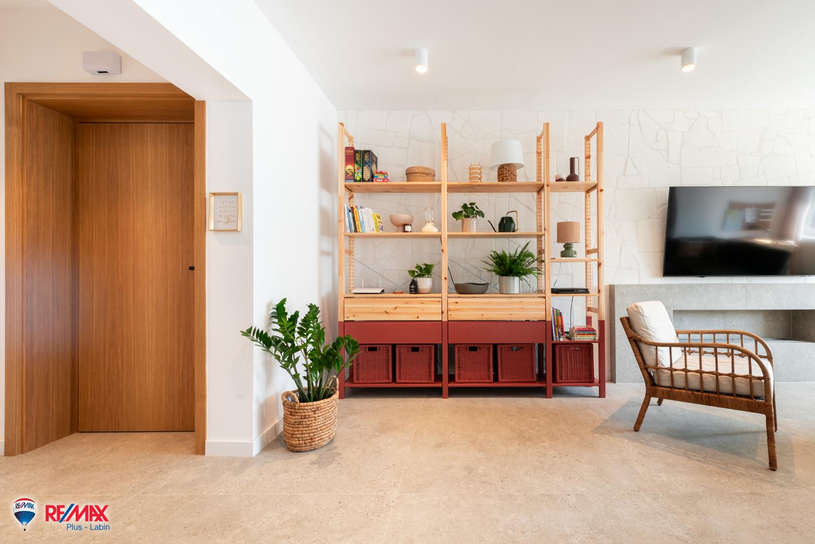 ISTRA, VABRIGA, STAN SA BAZENOM I POGLEDOM NA MORE