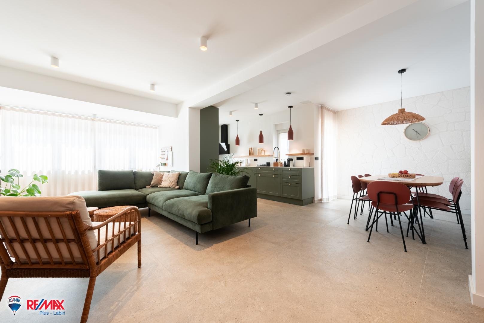 ISTRA, VABRIGA, STAN SA BAZENOM I POGLEDOM NA MORE