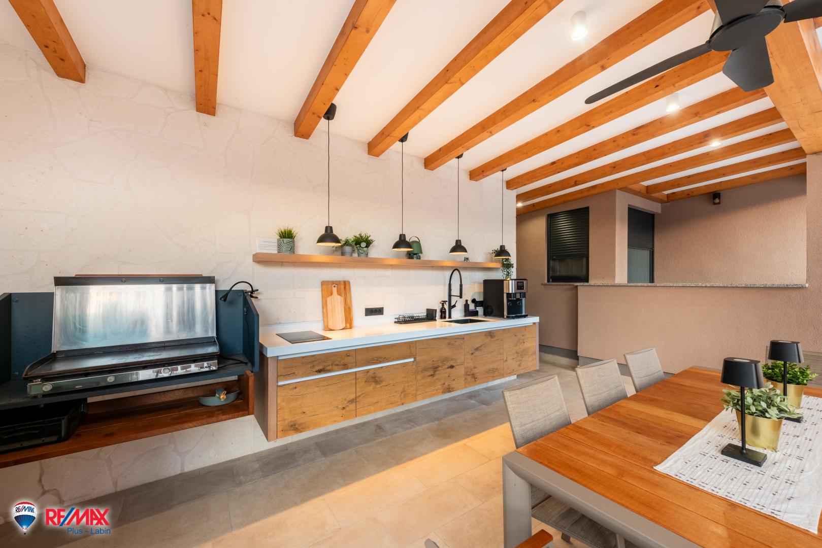 ISTRA, VABRIGA, STAN SA BAZENOM I POGLEDOM NA MORE