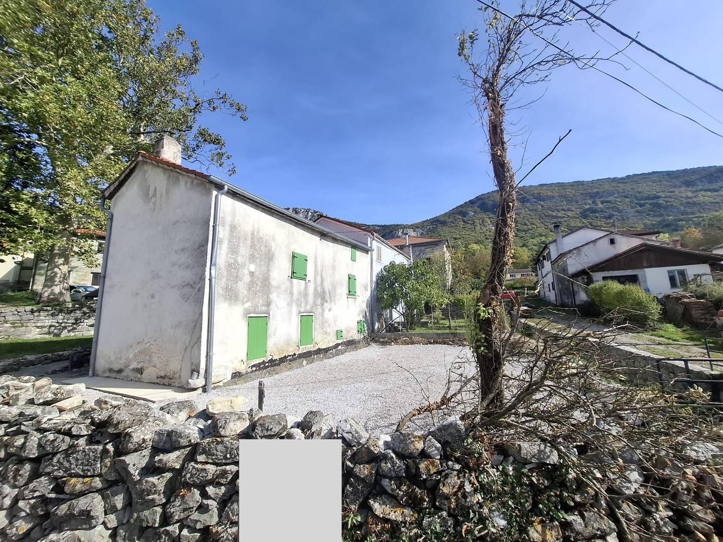 ĆIĆARIJA, BREST, USELJIVA KAMENA KUĆA OKRUŽENA NETAKNUTOM PRIRODOM