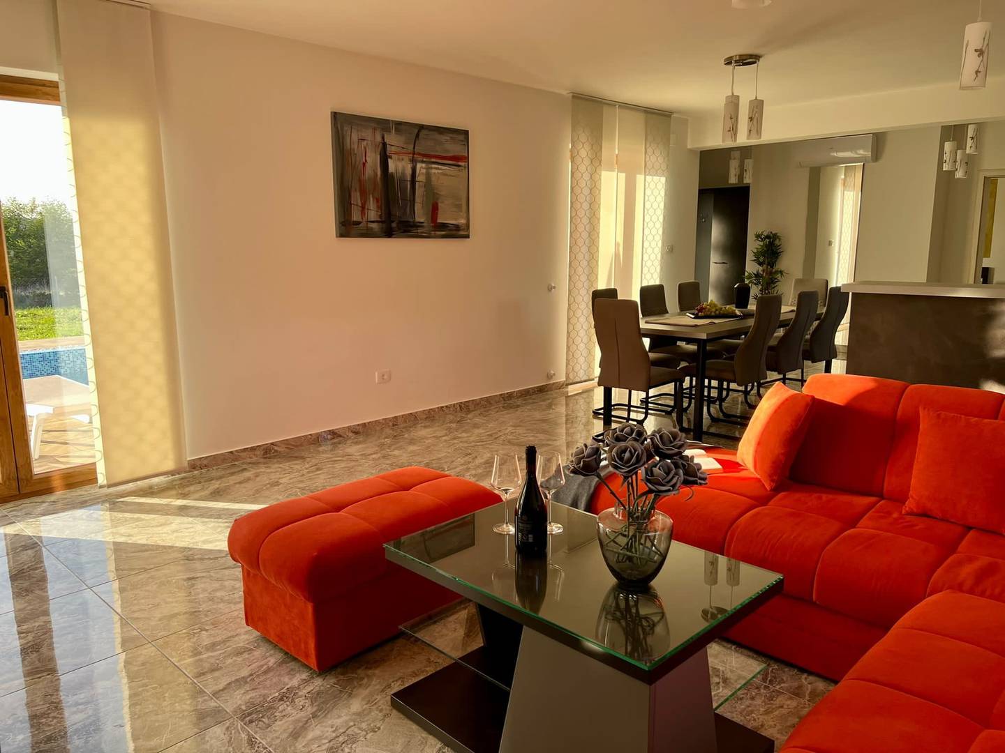 LABIN, MODERNA VILA SA BAZENOM NA RUBU SELA