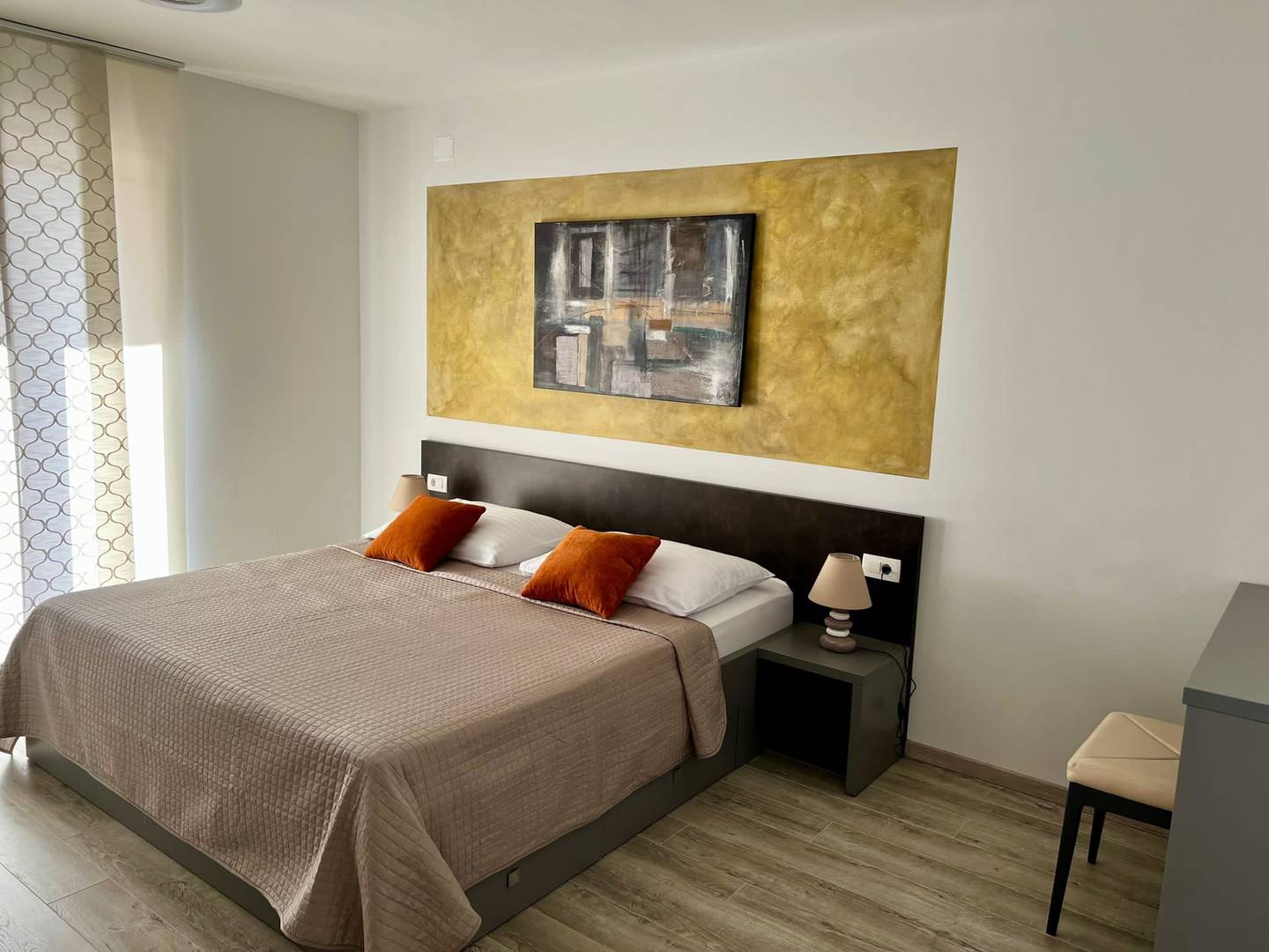 LABIN, MODERNA VILA SA BAZENOM NA RUBU SELA