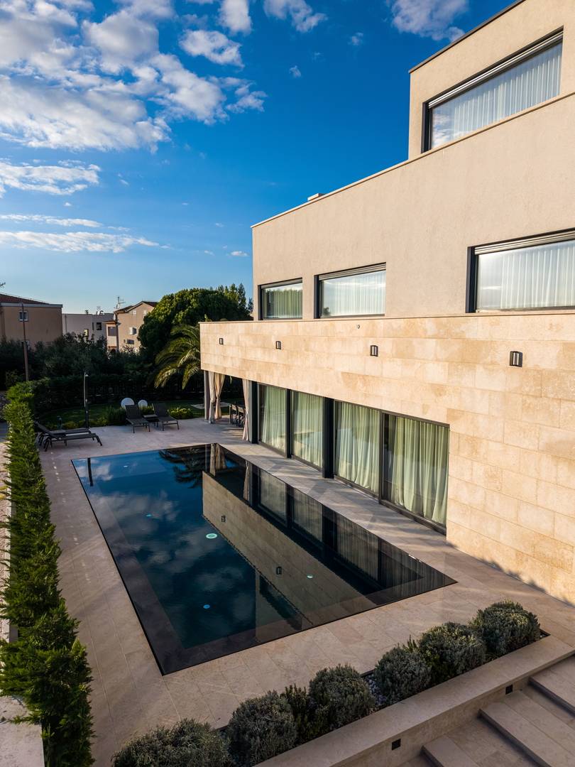 POREČ, OKOLICA - EKSKLUZIVNA VILA SA PANORAMSKIM POGLEDOM NA MORE