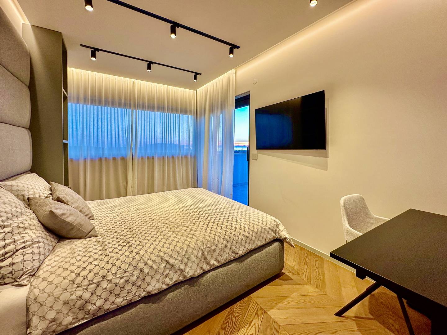 POREČ, OKOLICA - EKSKLUZIVNA VILA SA PANORAMSKIM POGLEDOM NA MORE