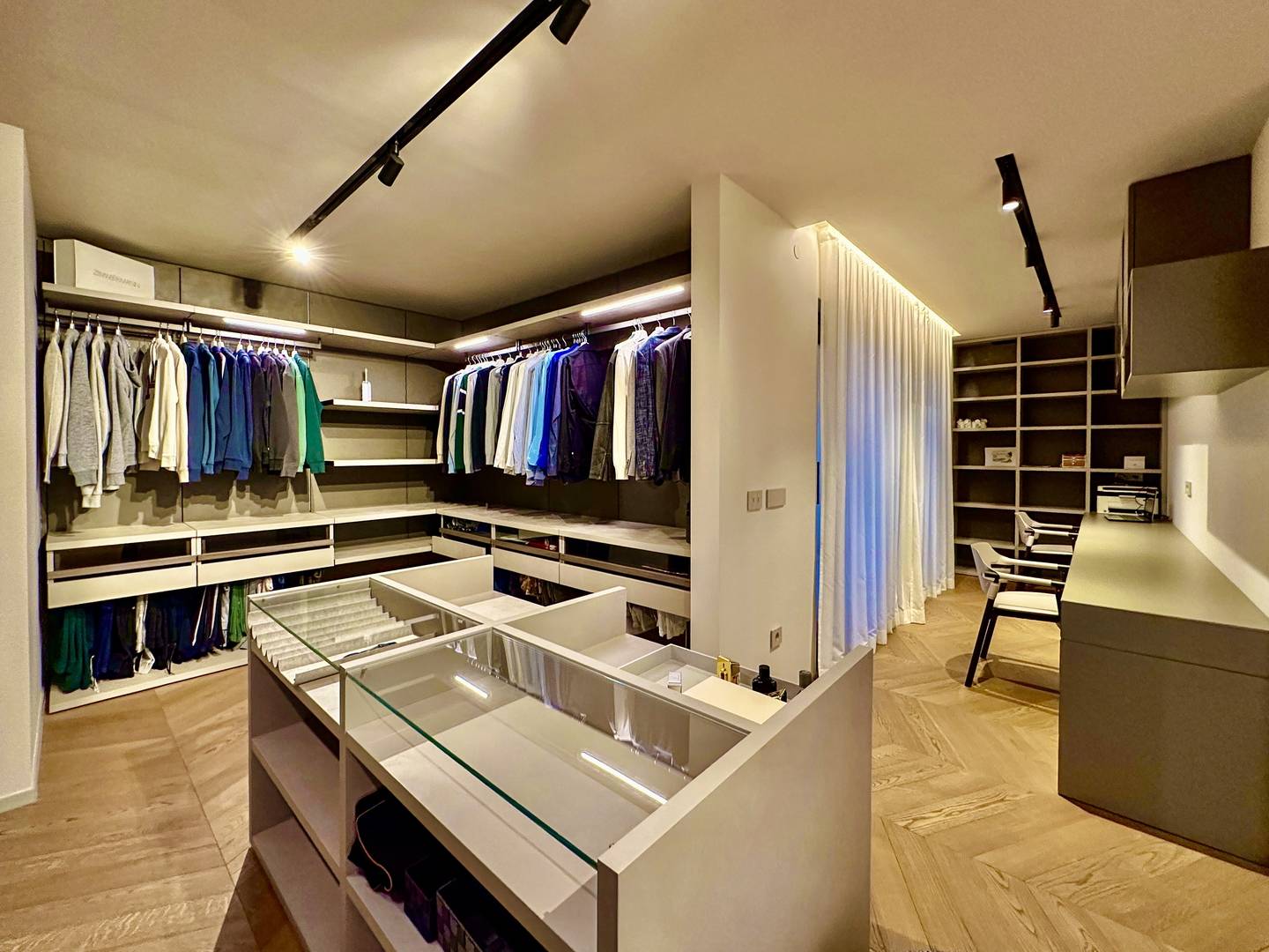 POREČ, OKOLICA - EKSKLUZIVNA VILA SA PANORAMSKIM POGLEDOM NA MORE