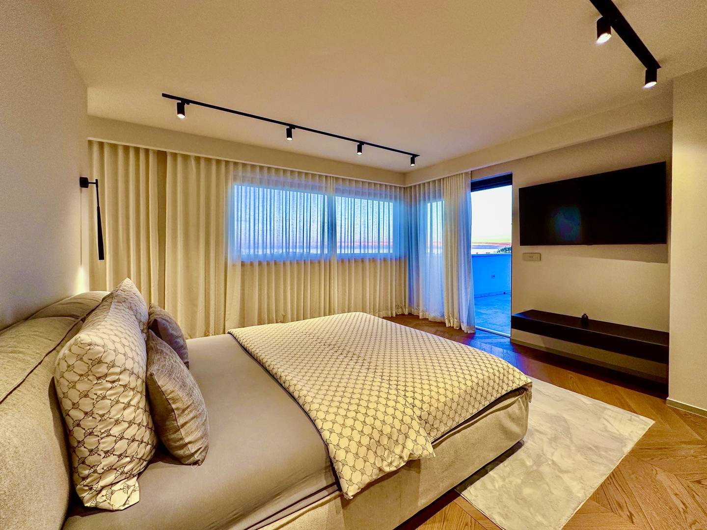 POREČ, OKOLICA - EKSKLUZIVNA VILA SA PANORAMSKIM POGLEDOM NA MORE