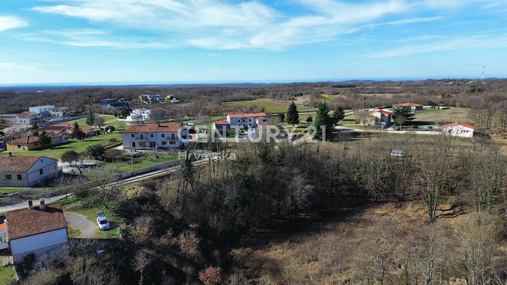 SVETVINČENAT, ZEMLJIŠTE S GRAĐEVINSKOM DOZVOLOM, INFRASTRUKTUROM NA TERENU I PLAĆENIM KOMUNALIJAMA