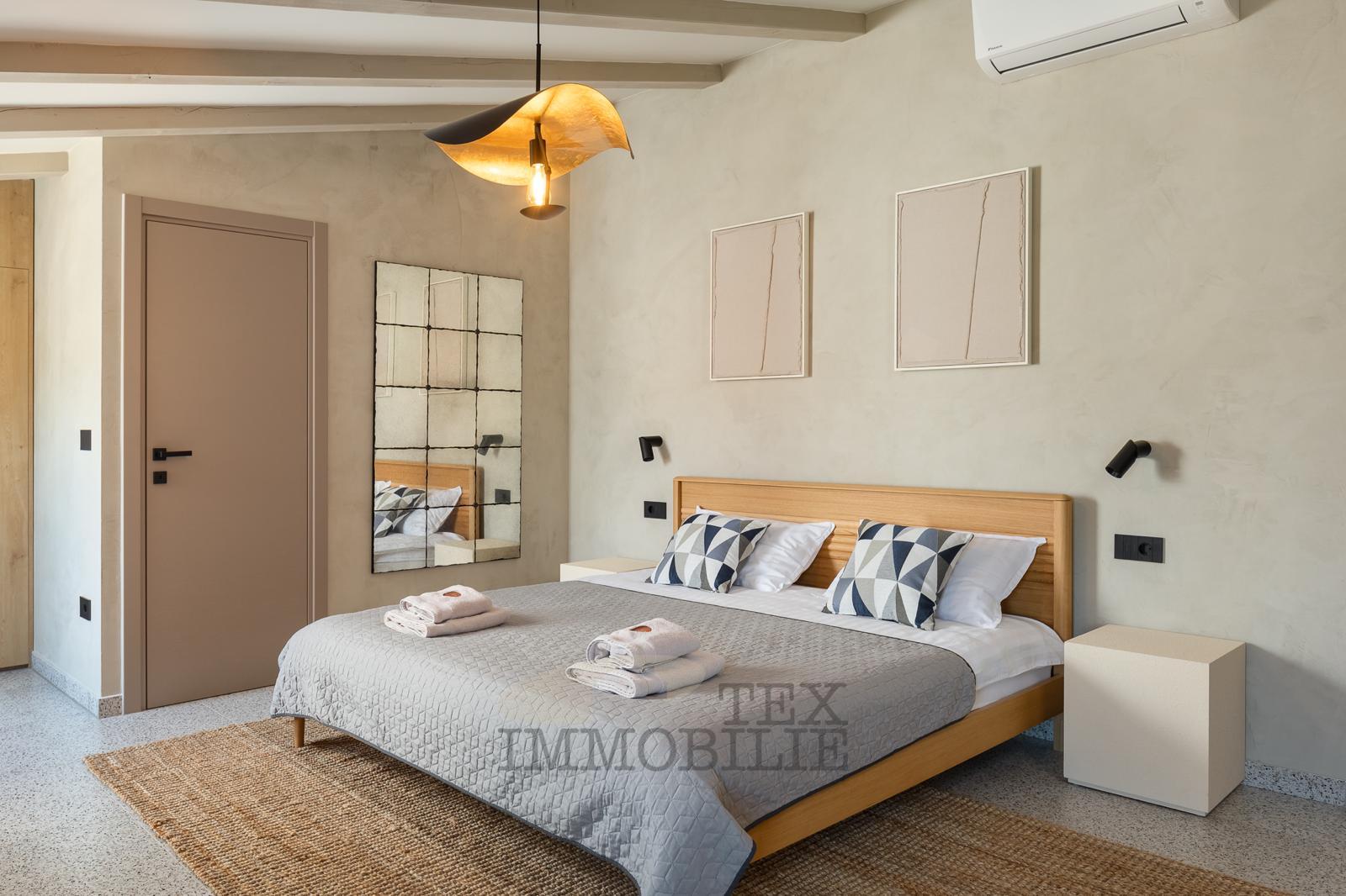 U mirnom mjestu kraj Vižinade prodaje se prekrasna renovirana kamena kuća sa bazenom