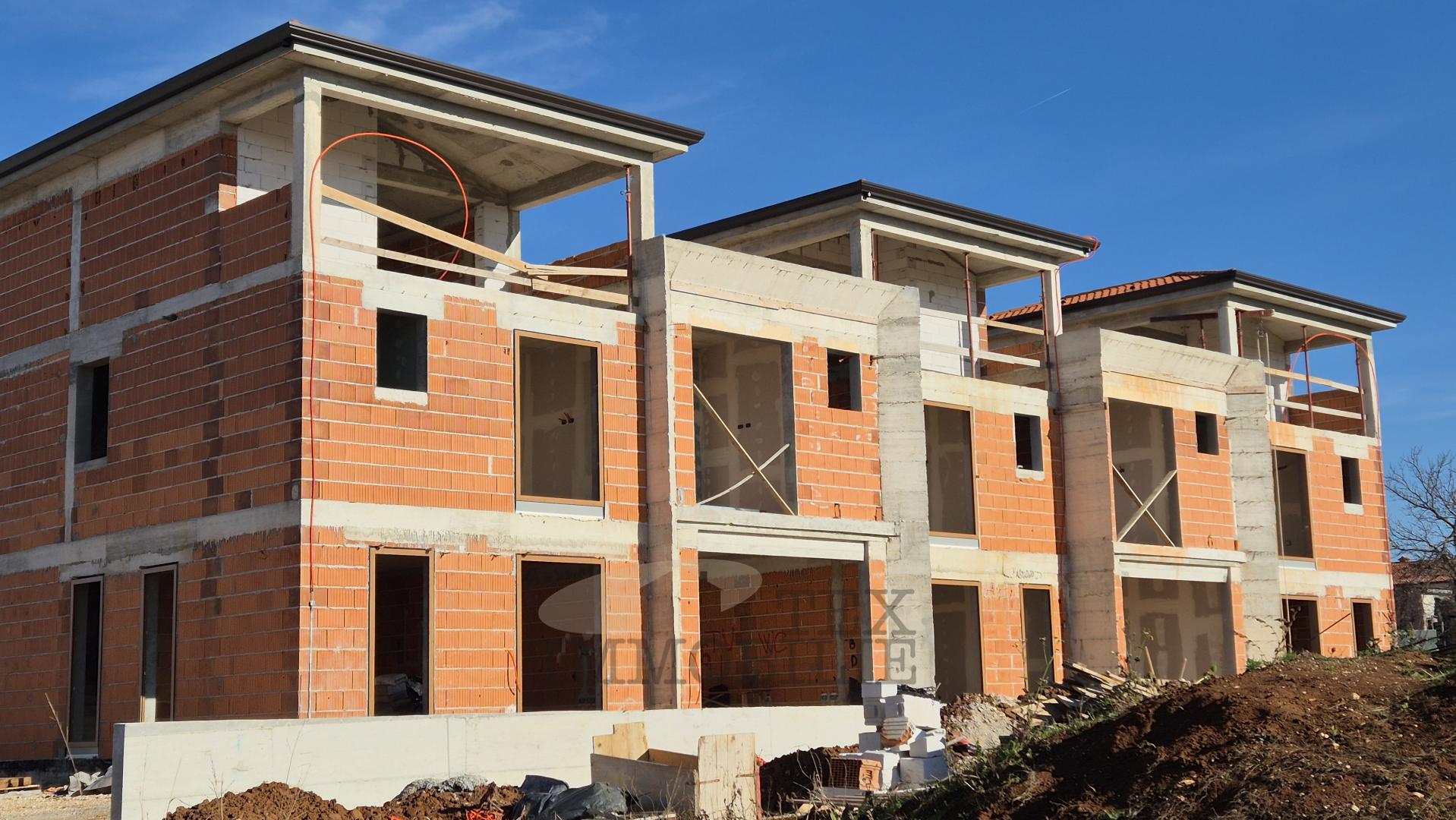 Moderna kuća u nizu smještena u predivnom Poreču