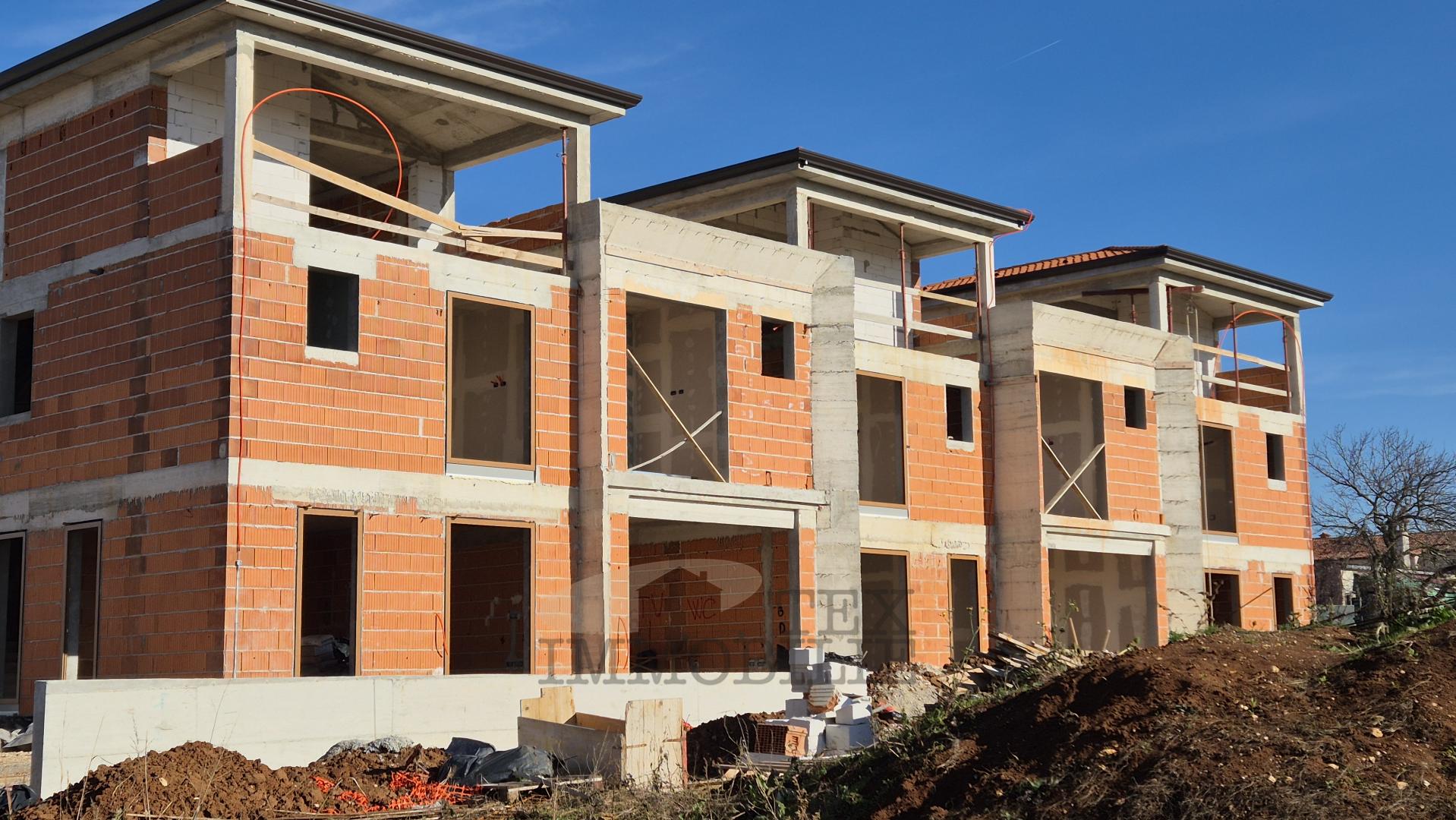 Moderna kuća u nizu smještena u predivnom Poreču