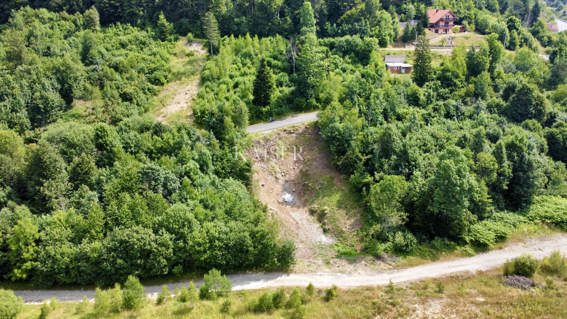  Fužine – Jedinstveno građevinsko zemljište s pogledom na jezero  