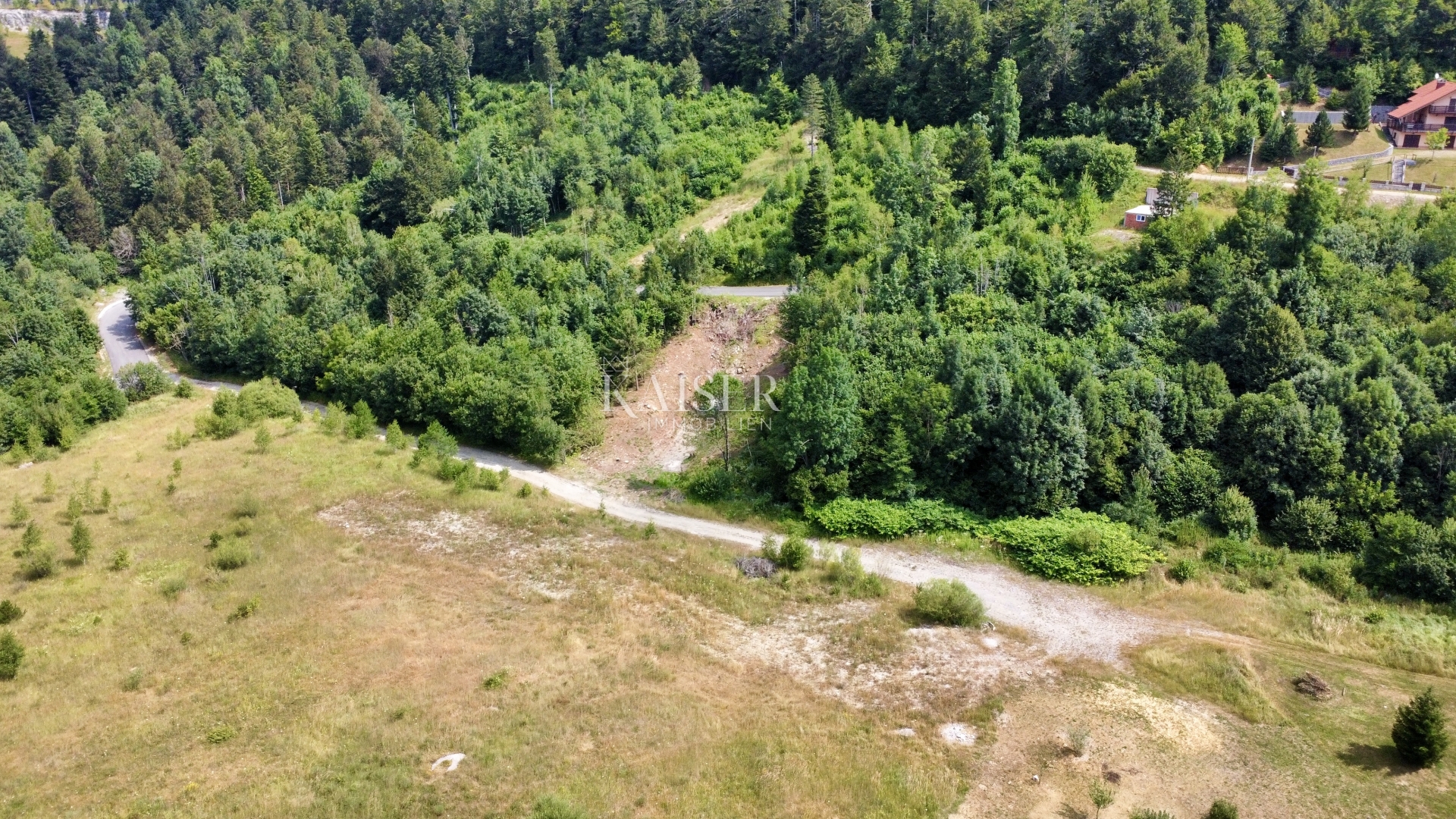  Fužine – Jedinstveno građevinsko zemljište s pogledom na jezero  
