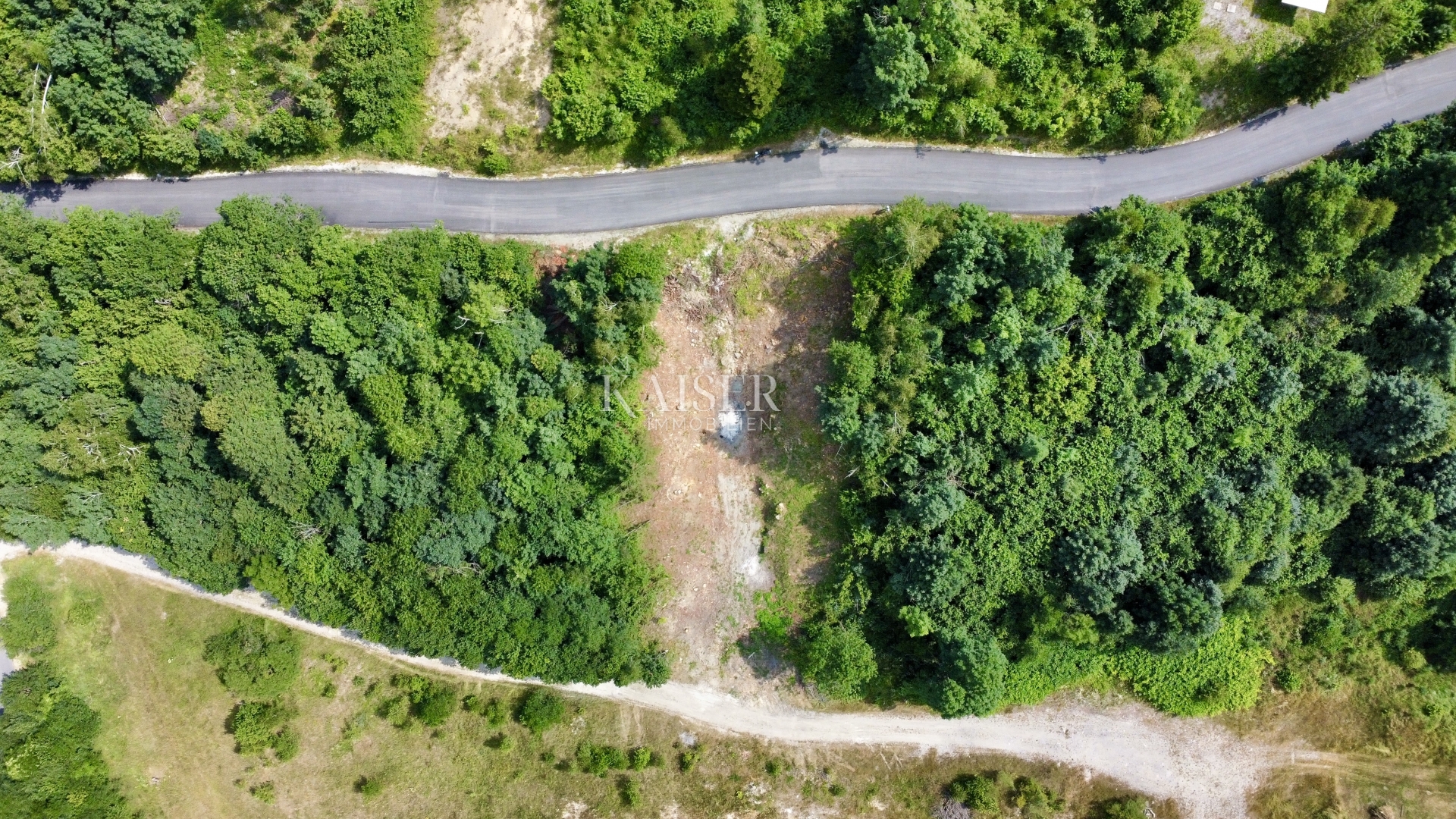  Fužine – Jedinstveno građevinsko zemljište s pogledom na jezero  