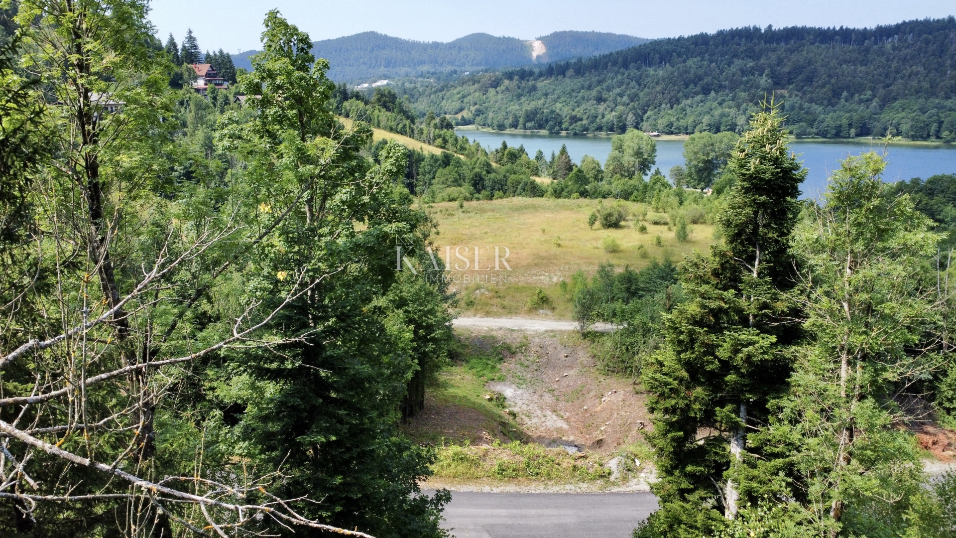  Fužine – Jedinstveno građevinsko zemljište s pogledom na jezero  