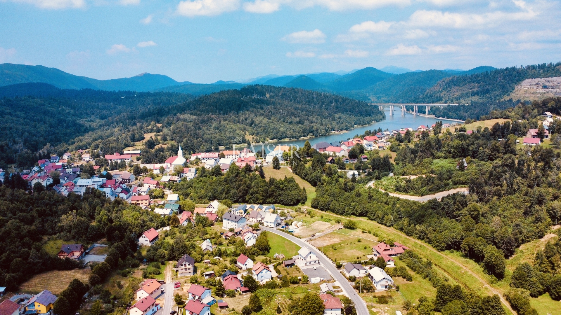  Fužine – Jedinstveno građevinsko zemljište s pogledom na jezero  