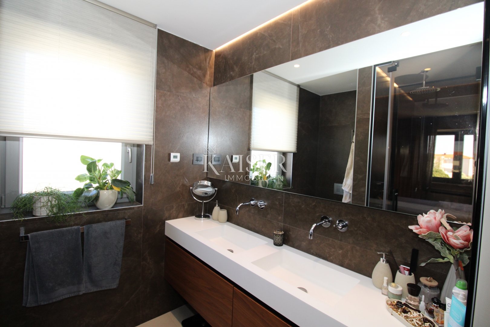 Istrien, Novigrad – luxuriös eingerichtete Wohnung 119m2, Toplage, Meerblick