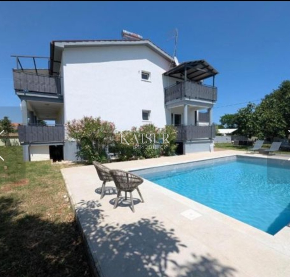 Istrien, Pula - Haus mit 5 Apartments und zwei Swimmingpools