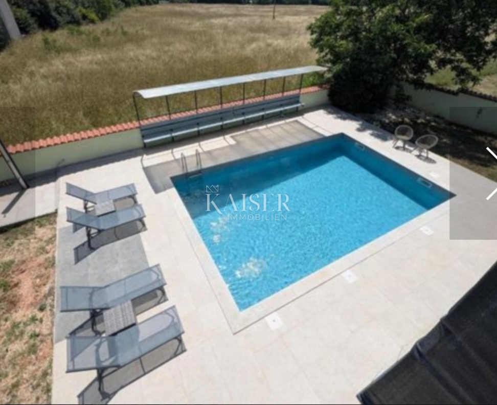 Istrien, Pula - Haus mit 5 Apartments und zwei Swimmingpools