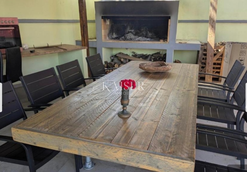 Istrien, Pula - Haus mit 5 Apartments und zwei Swimmingpools