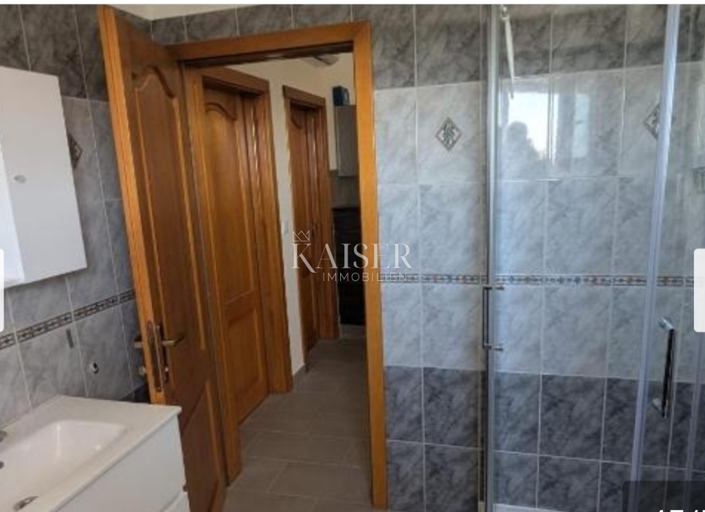 Istrien, Pula - Haus mit 5 Apartments und zwei Swimmingpools