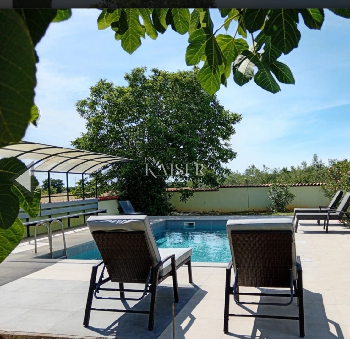 Istrien, Pula - Haus mit 5 Apartments und zwei Swimmingpools