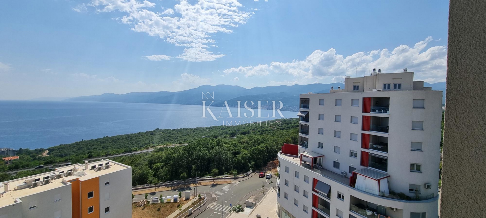 Rijeka, Martinkovac - stan 2S+DB sa dva parkirna mjesta u garaži