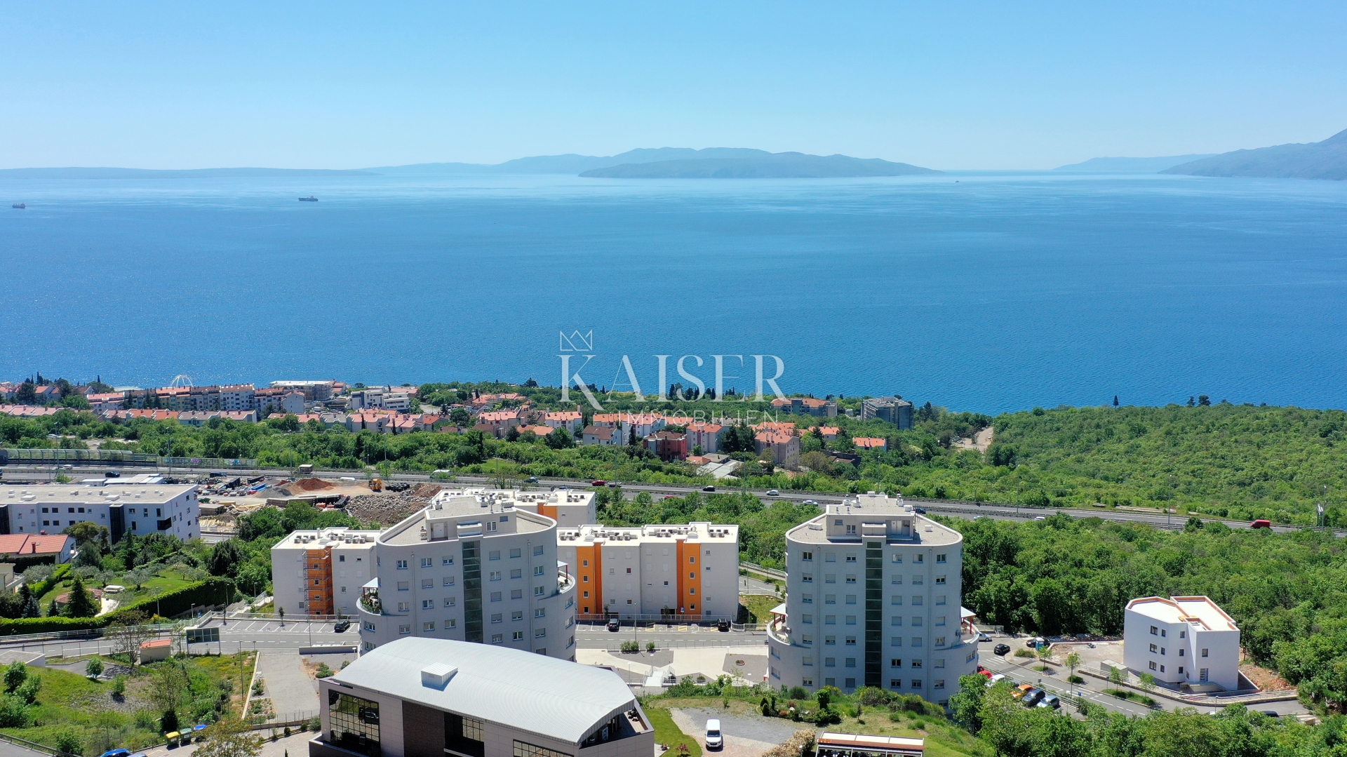 Rijeka, Martinkovac - stan 2S+DB sa dva parkirna mjesta u garaži