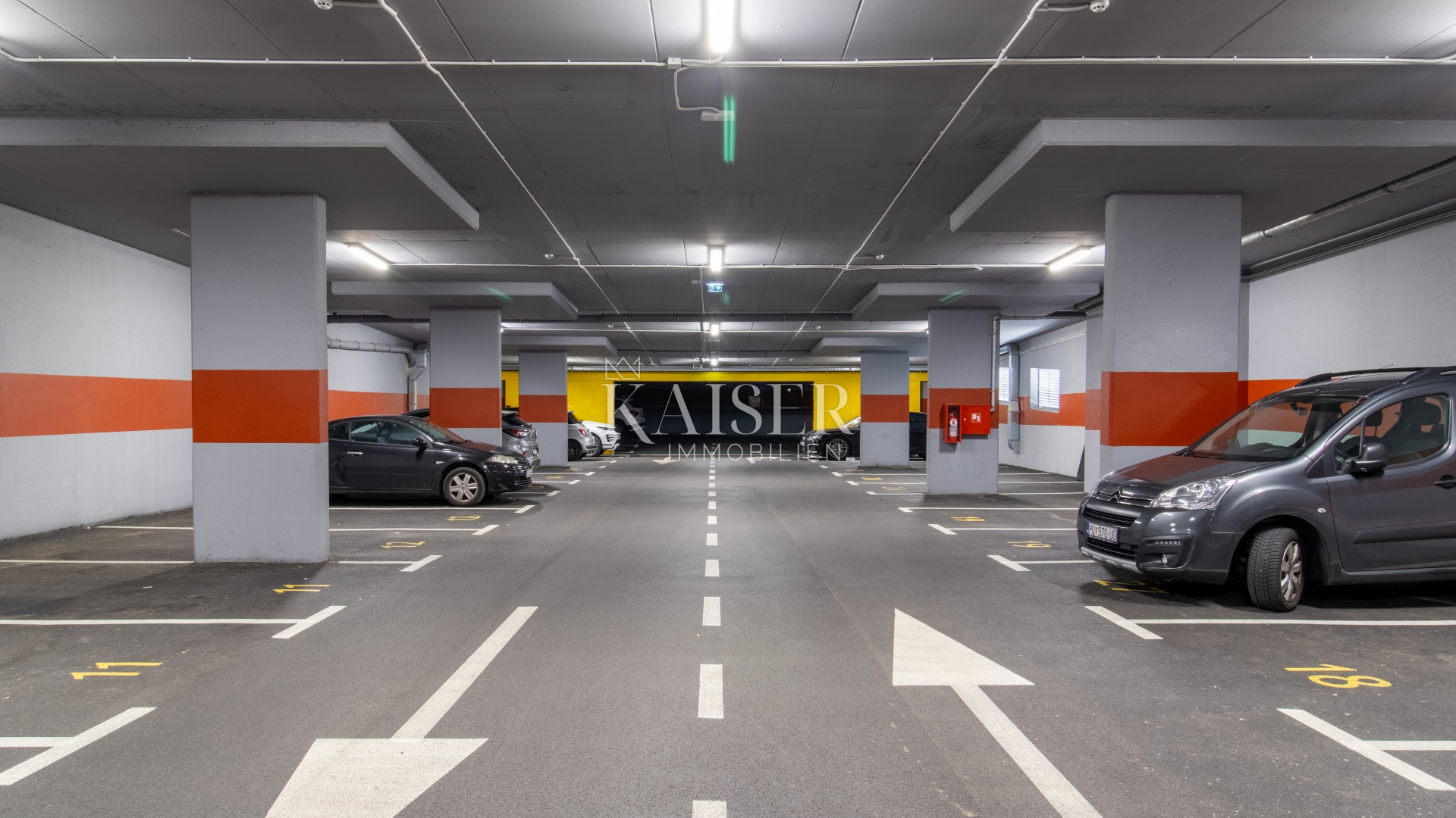 Rijeka, Martinkovac - stan 2S+DB sa dva parkirna mjesta u garaži