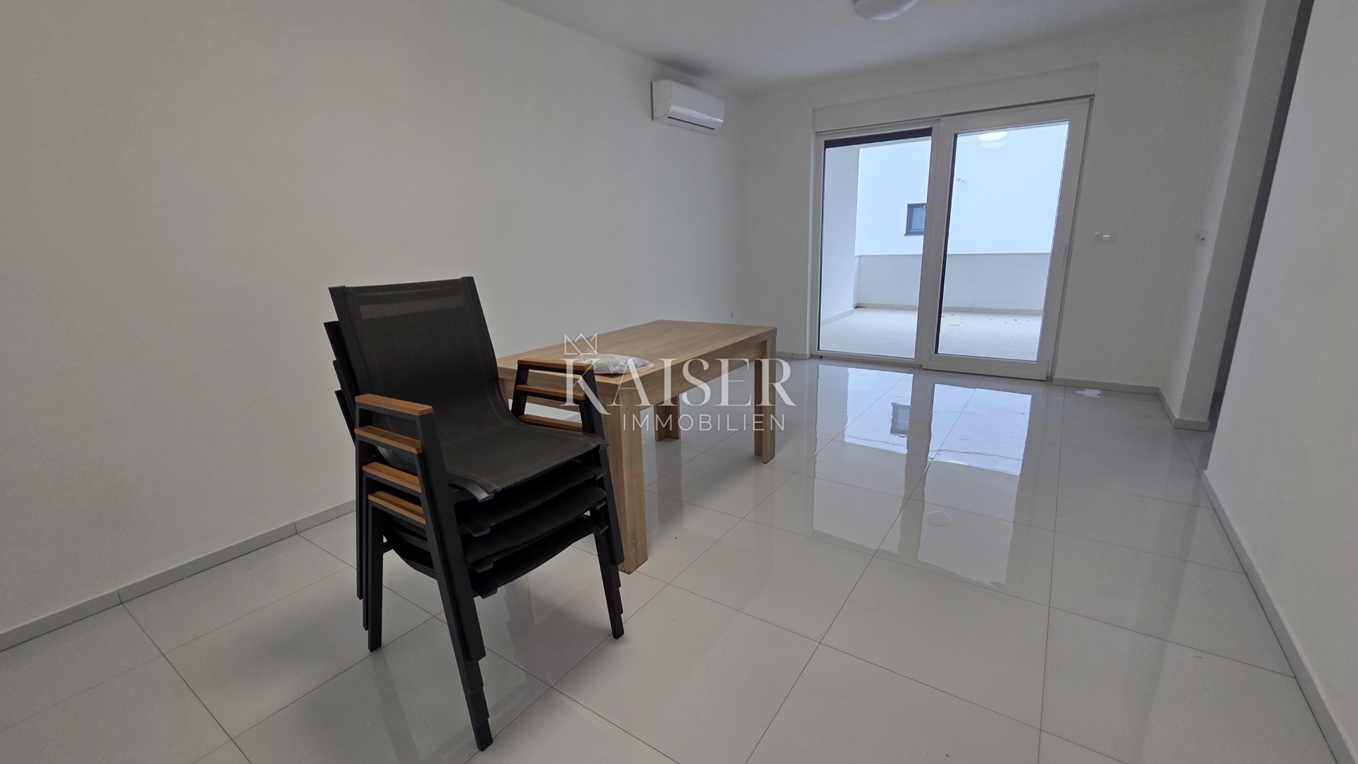 Novi Vinodolski - stan u prizemlju S1 novogradnja 68m2