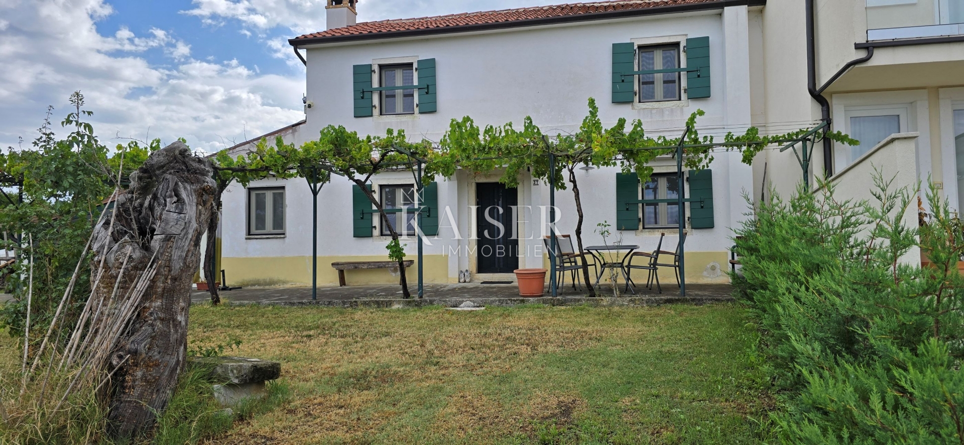 Istra, Juricani, Jedinstvena prilika!!!! Kamena kuća u prirodi sa zemljištem!!!!