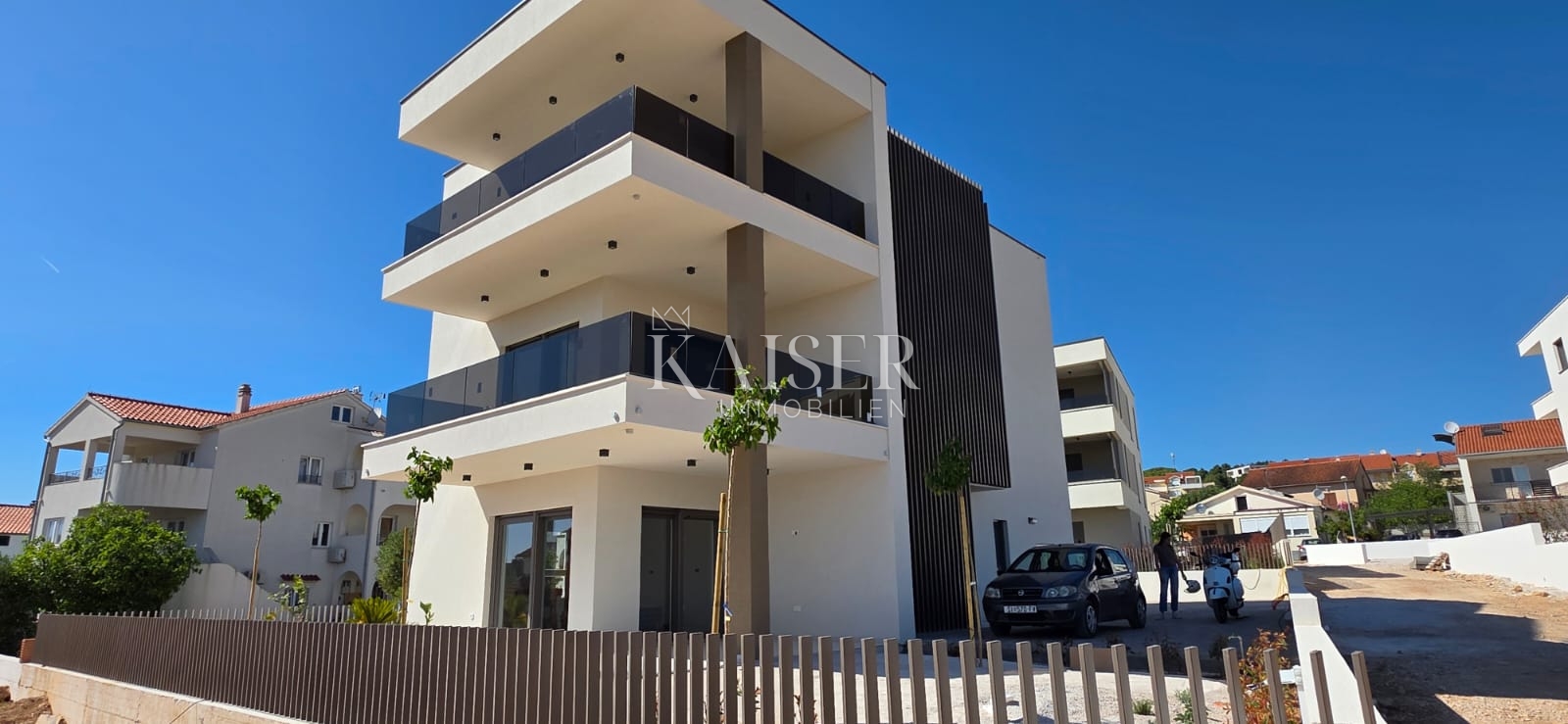 Vodice, Šibenik - Prostrani trosoban stan s velikom terasom i pogledom na more