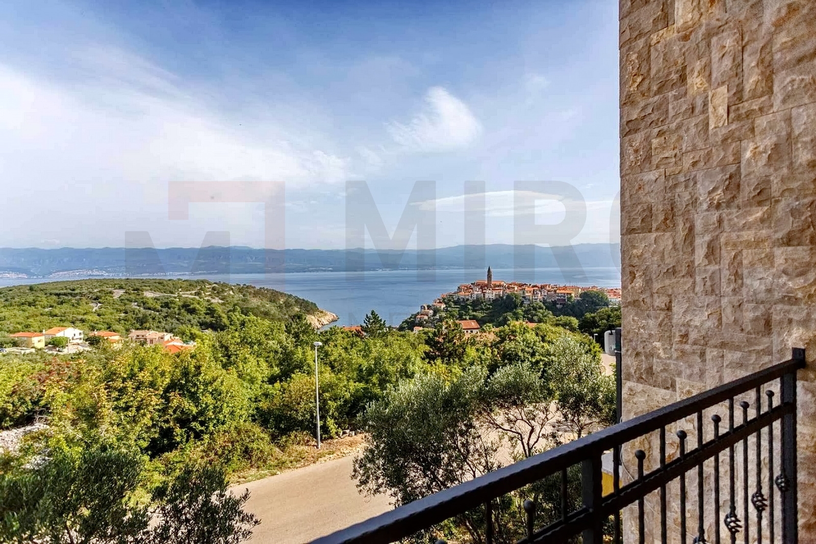 Vrbnik, novouređeni apartman s otvorenim pogledom na more
