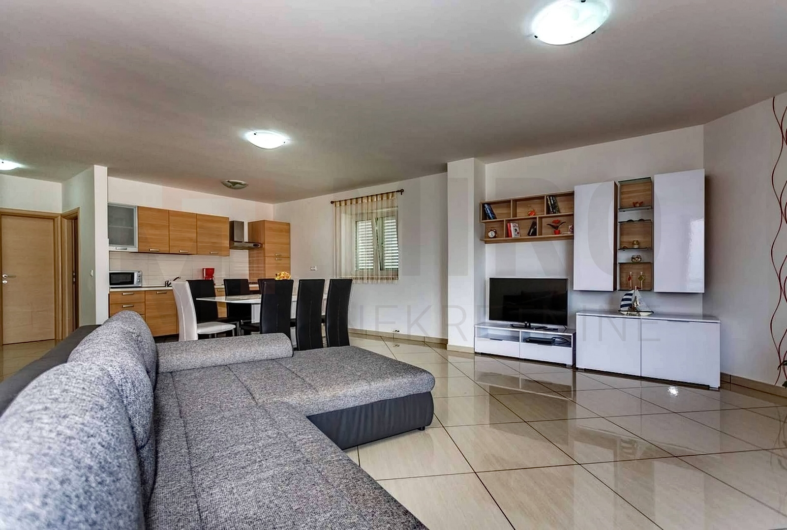 Vrbnik, novouređeni apartman s otvorenim pogledom na more