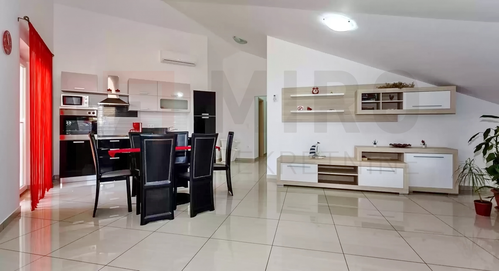 Vrbnik, namješten dvosobni apartman s panoramskim pogledom na more!