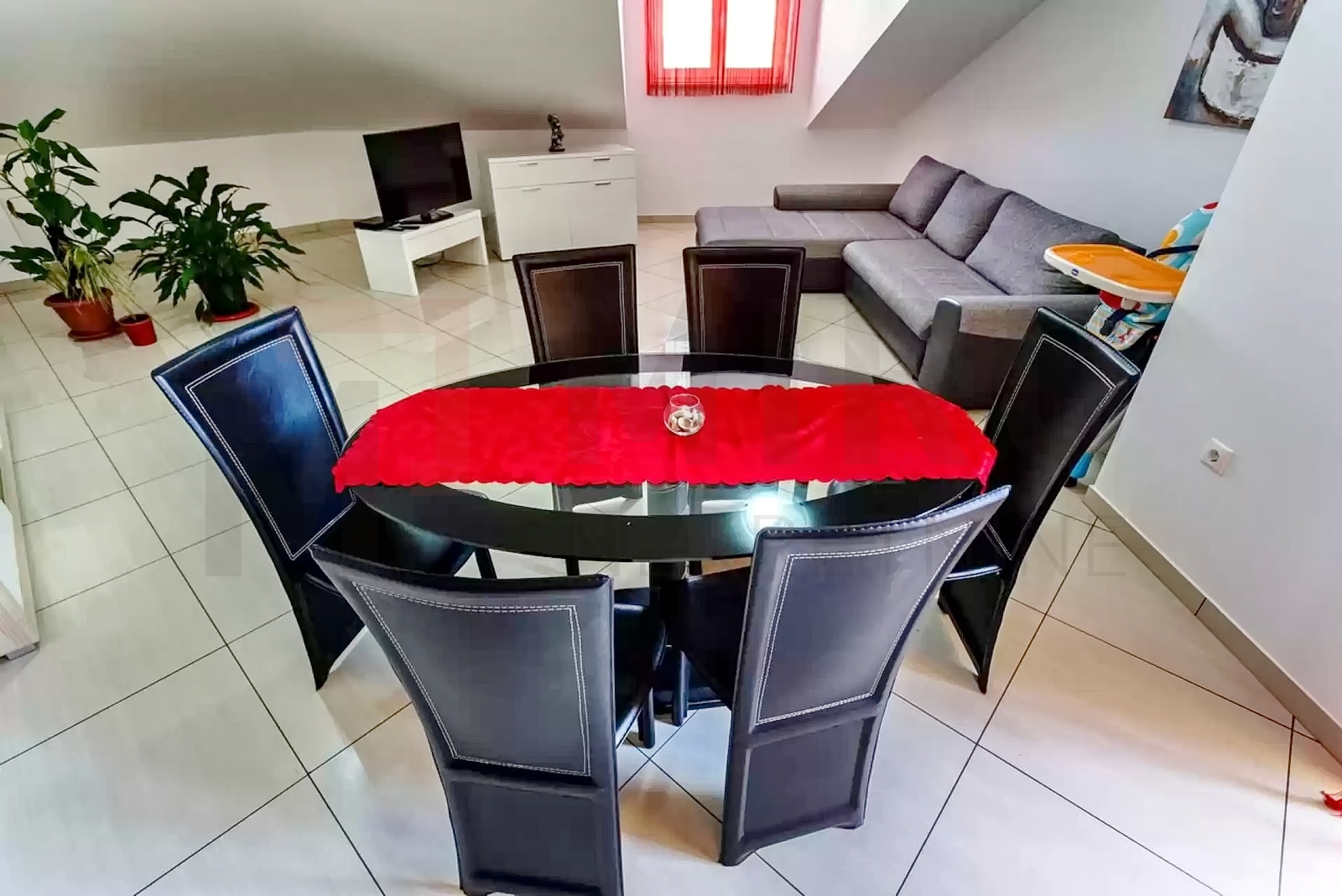 Vrbnik, namješten dvosobni apartman s panoramskim pogledom na more!