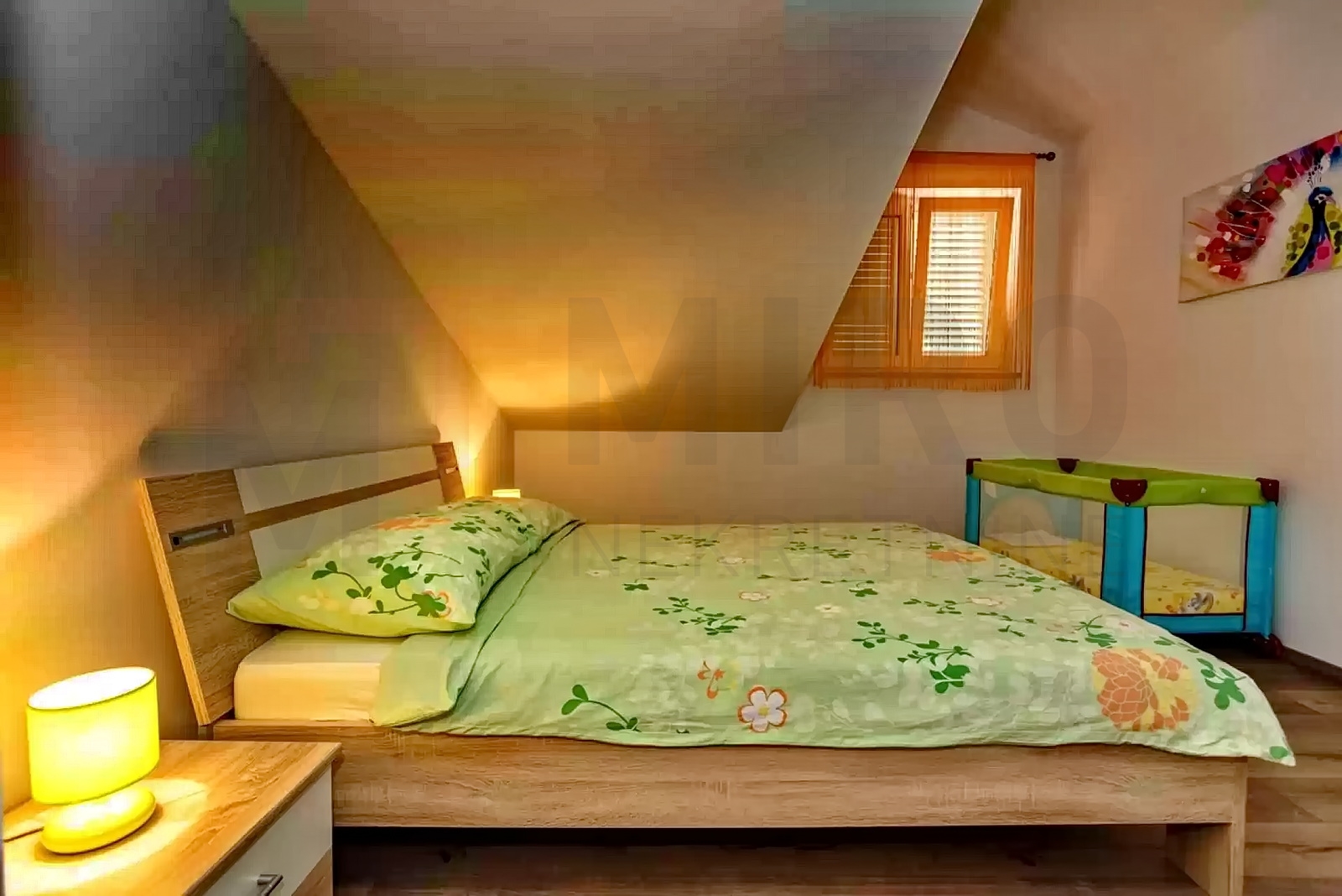 Vrbnik, namješten dvosobni apartman s panoramskim pogledom na more!